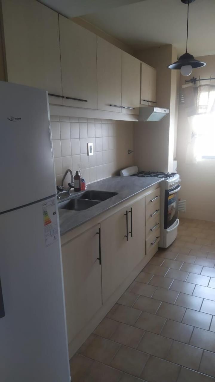 Kitchen or kitchenette, minibar