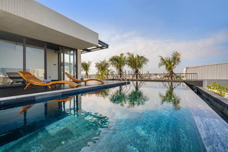 Day, Natural landscape, Pool view, Swimming pool, Swimming pool, sunbed