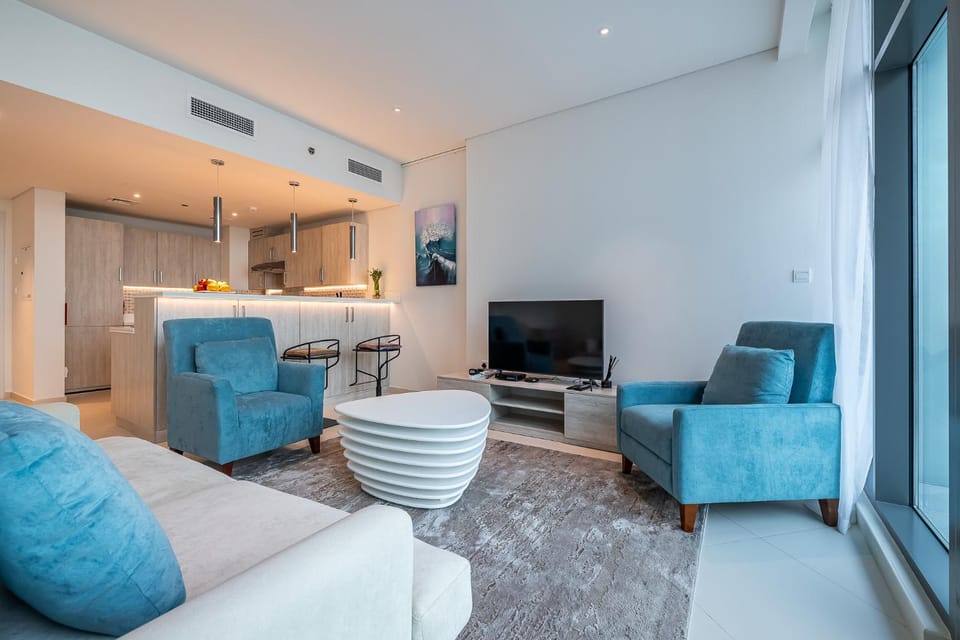TV and multimedia, Kitchen or kitchenette, Living room, Seating area