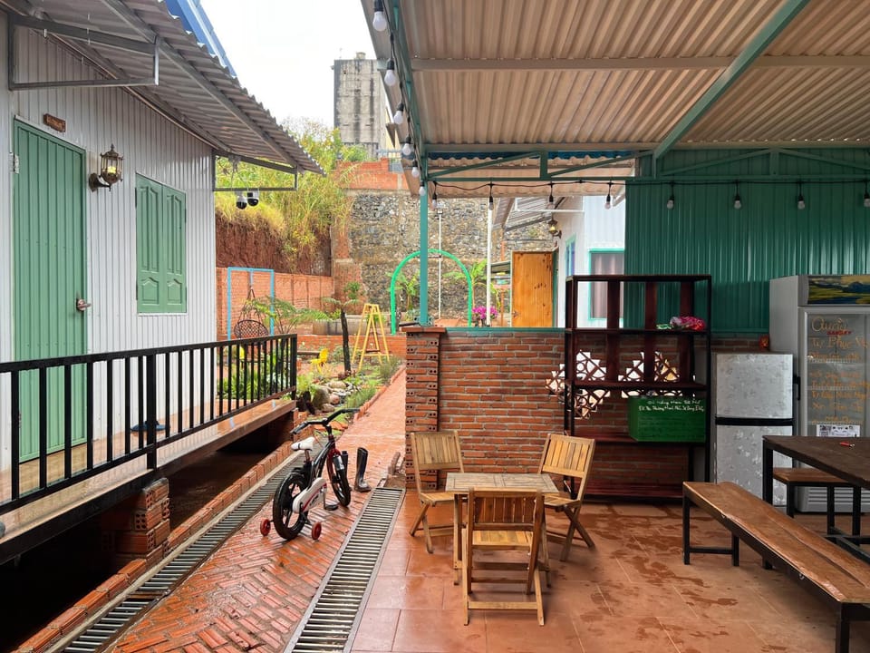 Patio, Day, Balcony/Terrace, Kitchen or kitchenette, Seating area, Dining area
