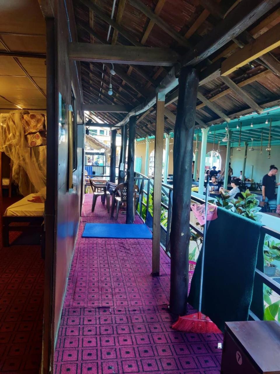 Restaurant/places to eat, Seating area