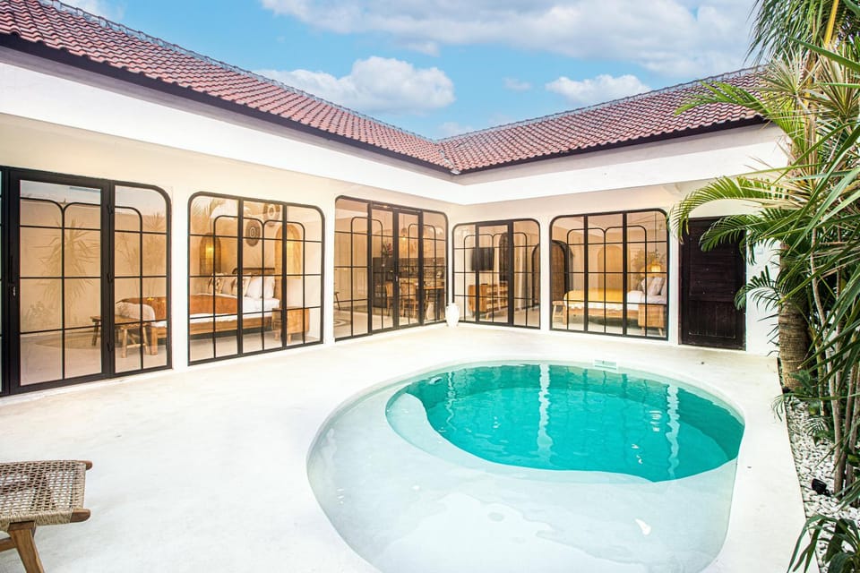Property building, Patio, Day, Swimming pool, Swimming pool