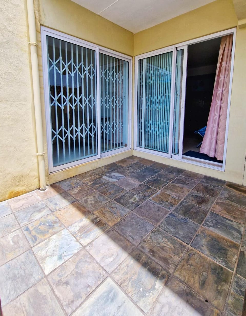 Patio, Patio, Facade/entrance, Balcony/Terrace