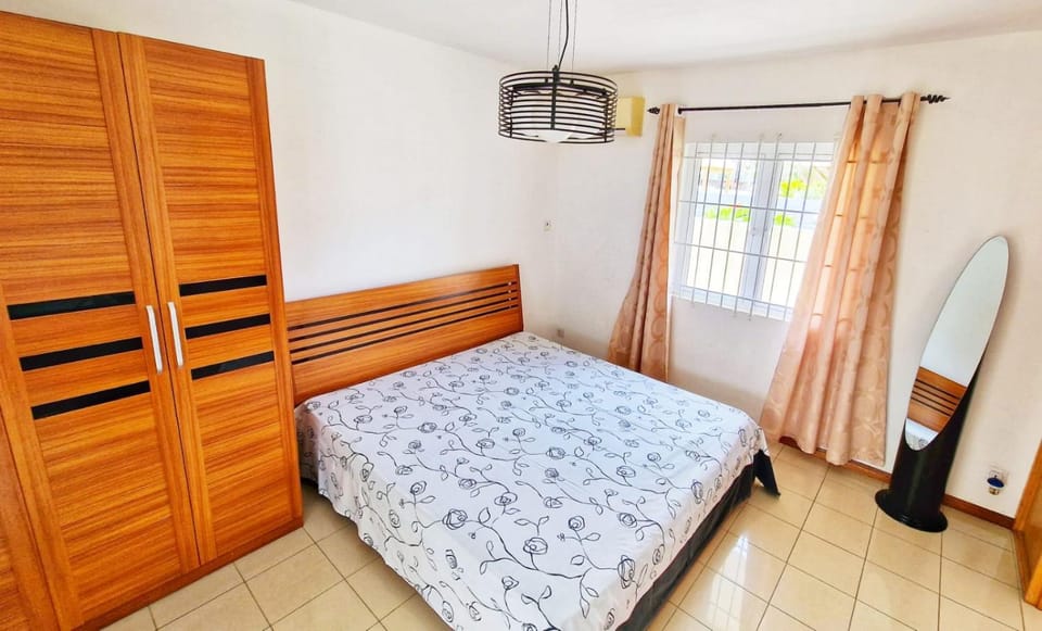 Bed, Day, Photo of the whole room, Bedroom, wardrobe, air conditioner