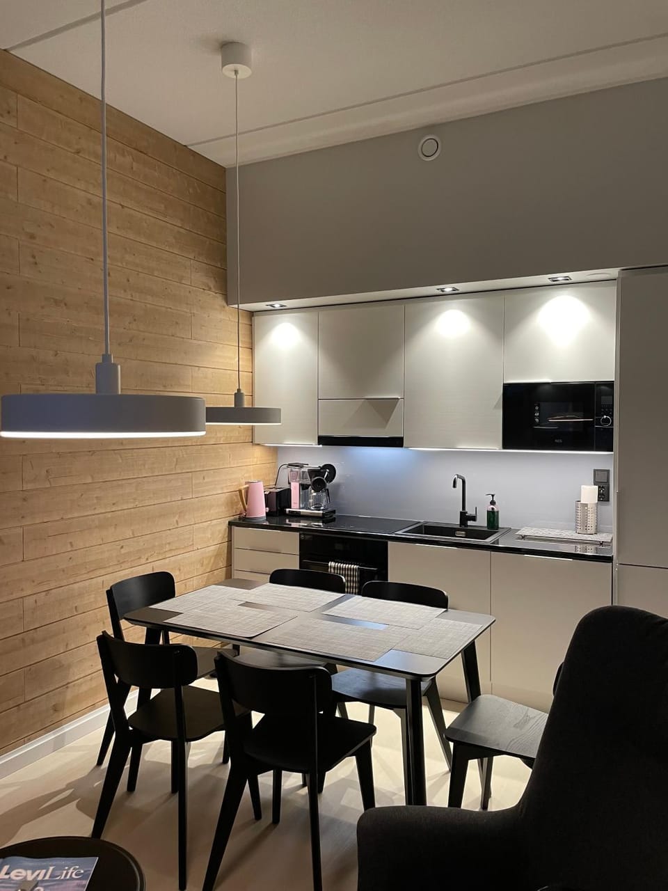 Coffee/tea facilities, Kitchen or kitchenette, Seating area, Dining area, minibar, pet friendly, stove, toaster, kitchen