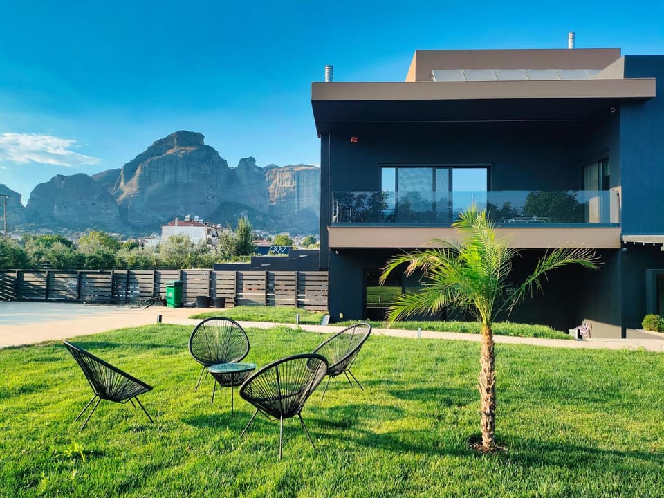 Property building, Day, Natural landscape, Garden