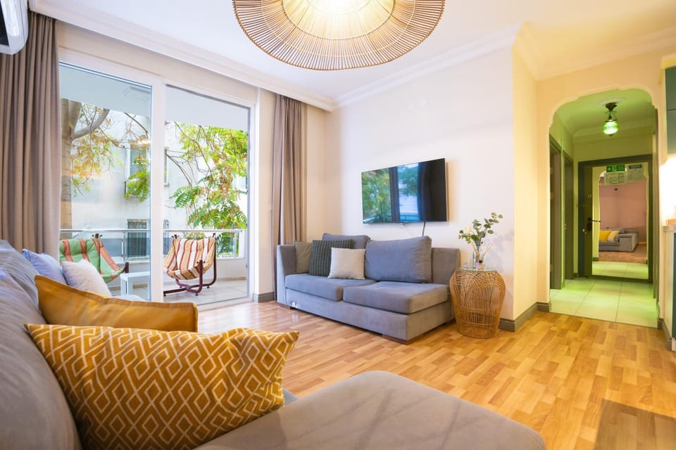 Communal lounge/ TV room, TV and multimedia, Living room, Evening entertainment