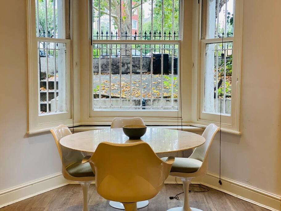 Beautiful 2 bed/ 2 bath Notting Hill Garden Flat Apartment in London