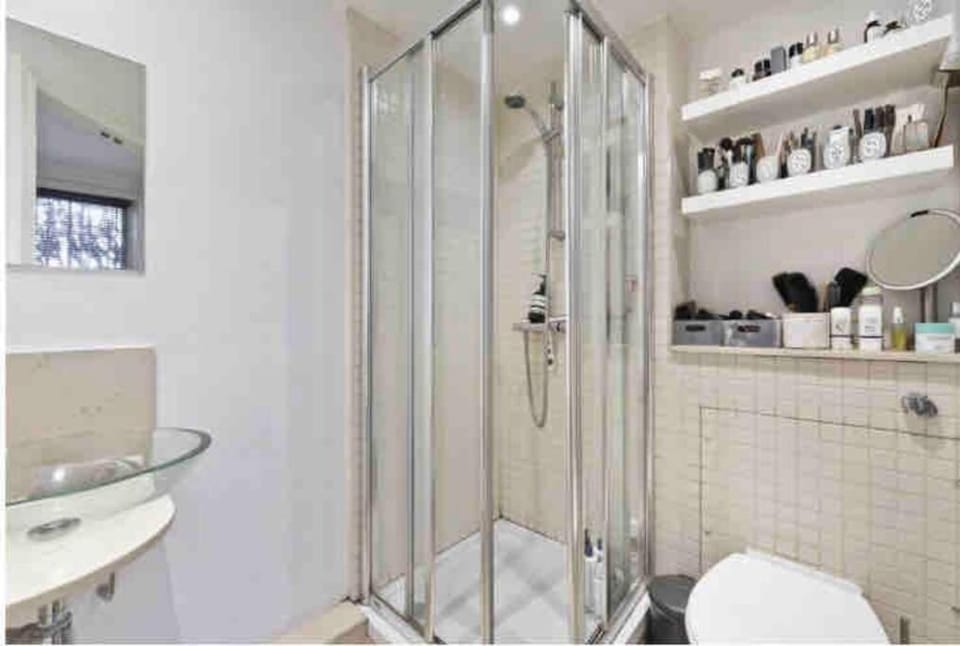 Beautiful 2 bed/ 2 bath Notting Hill Garden Flat Apartment in London