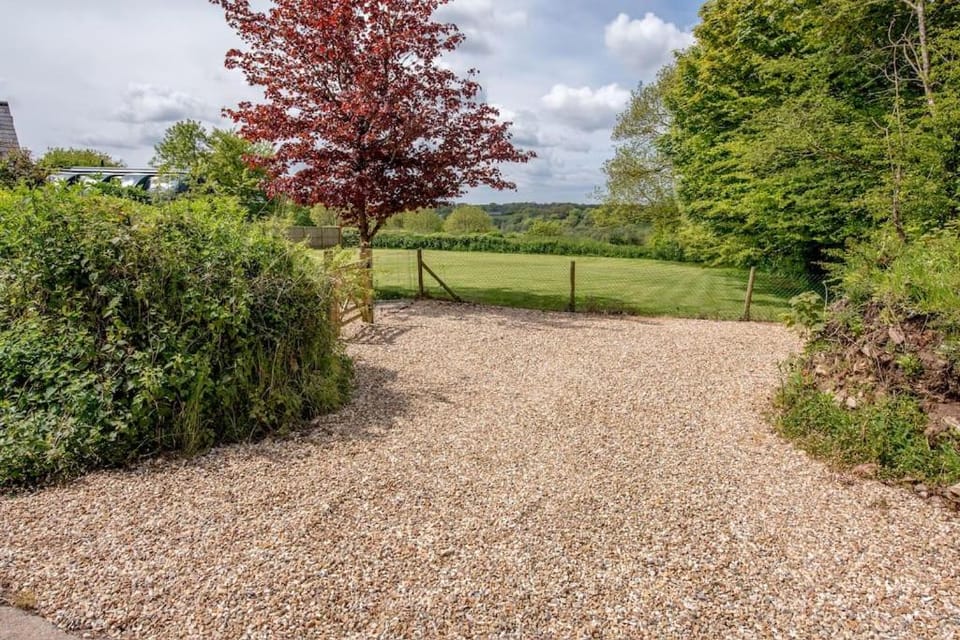 Garden view, Parking