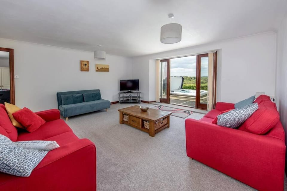 Hot Tub, TV and multimedia, Living room