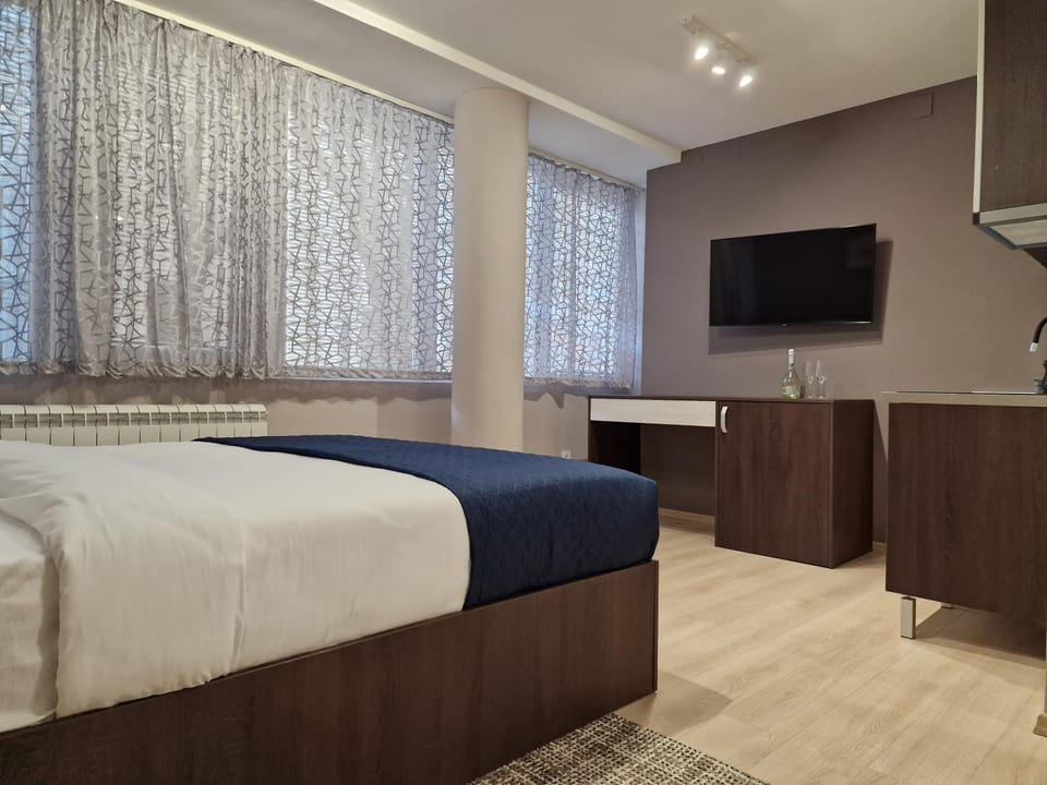 TV and multimedia, Bedroom, hair dresser