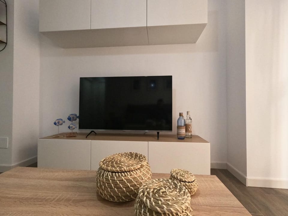 Communal lounge/ TV room, TV and multimedia, Evening entertainment
