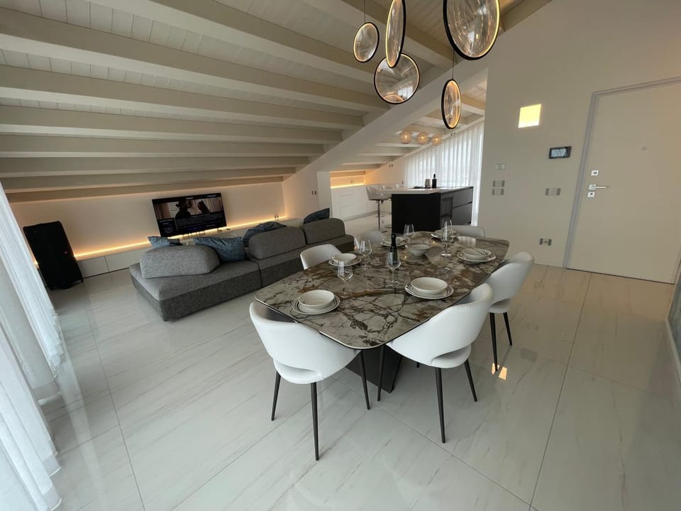 TV and multimedia, Living room, Dining area