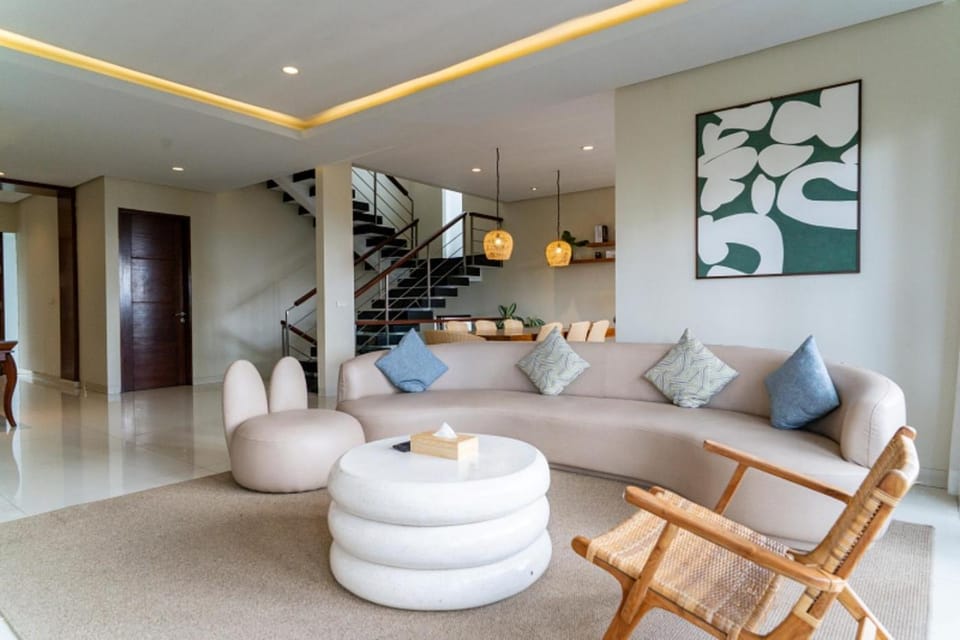 Breeze Blows City View Villa 4 Bedrooms and 1 Familly Bedroom With a Private Heated Swimming Pool and a Billiard Table Villa in Bandung