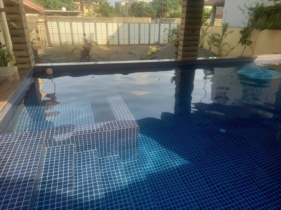 Swimming pool, Swimming pool