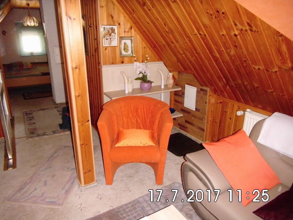 Photo of the whole room, Decorative detail, Text overlay