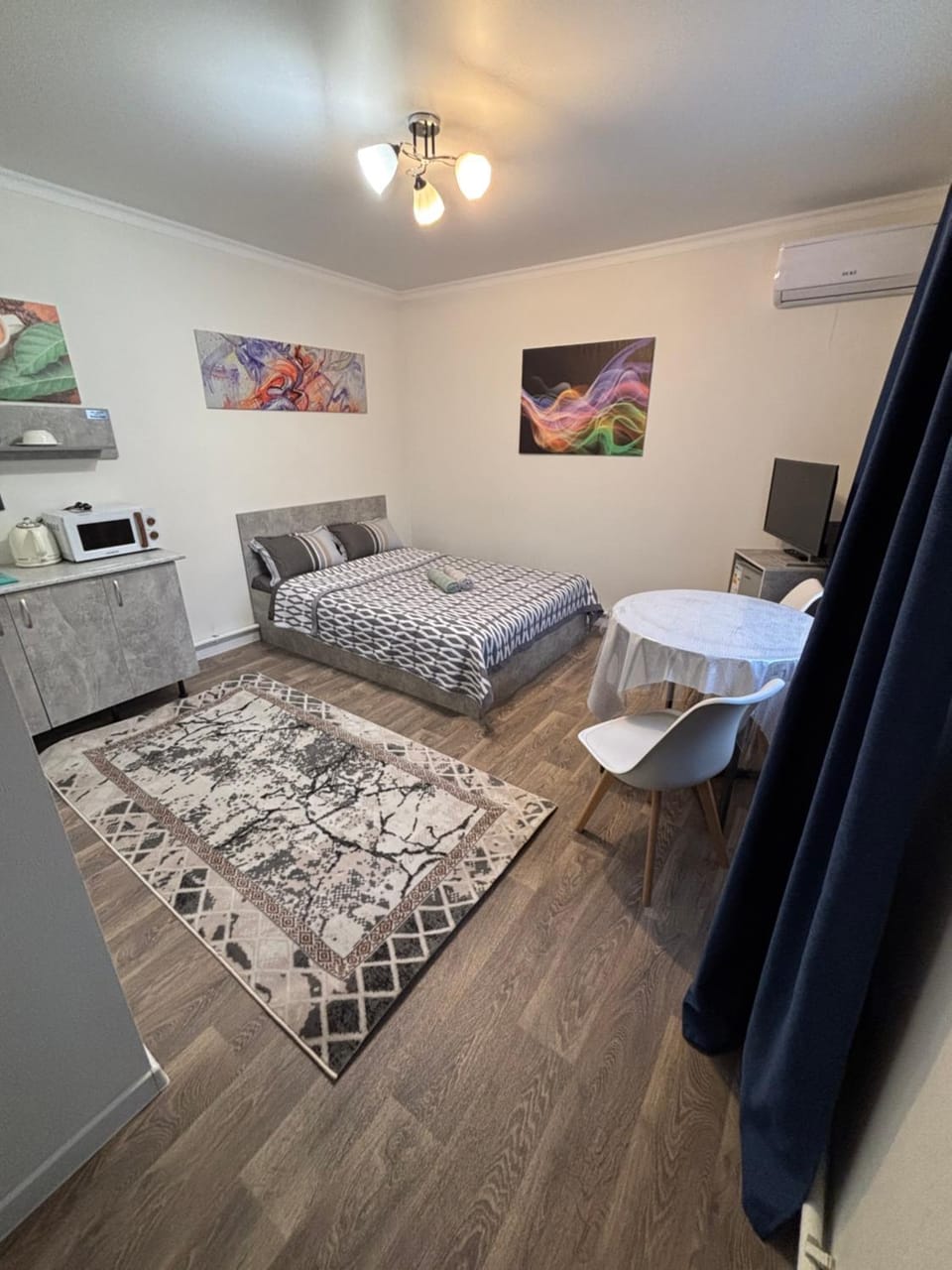 Photo of the whole room