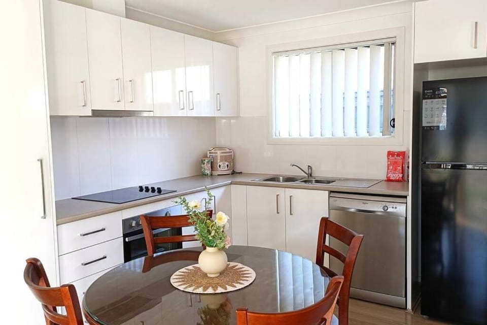 New and Cozy 2 Bedrooms Granny Flat with Aircon & Pool House in Sydney