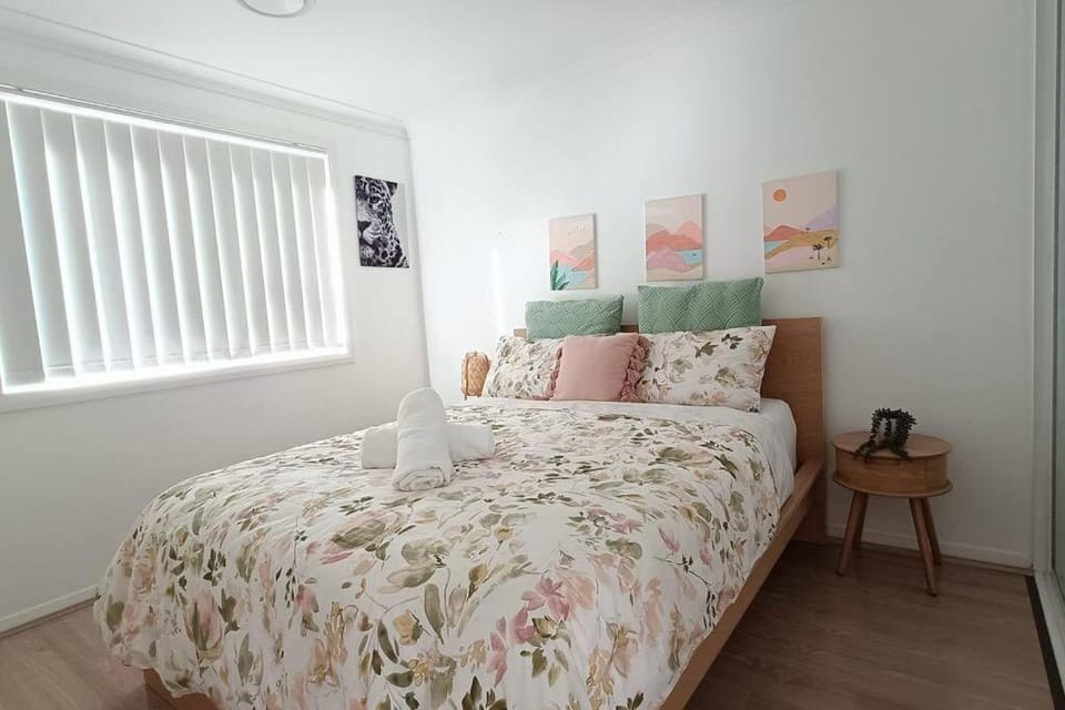 New and Cozy 2 Bedrooms Granny Flat with Aircon & Pool House in Sydney