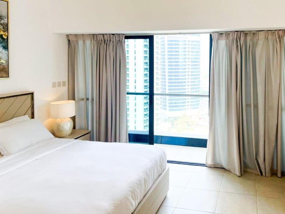 Full lake View 1bk Apartment in JLT 4 ppl early & late check in 10mn to Marina metro station Apartment in Dubai