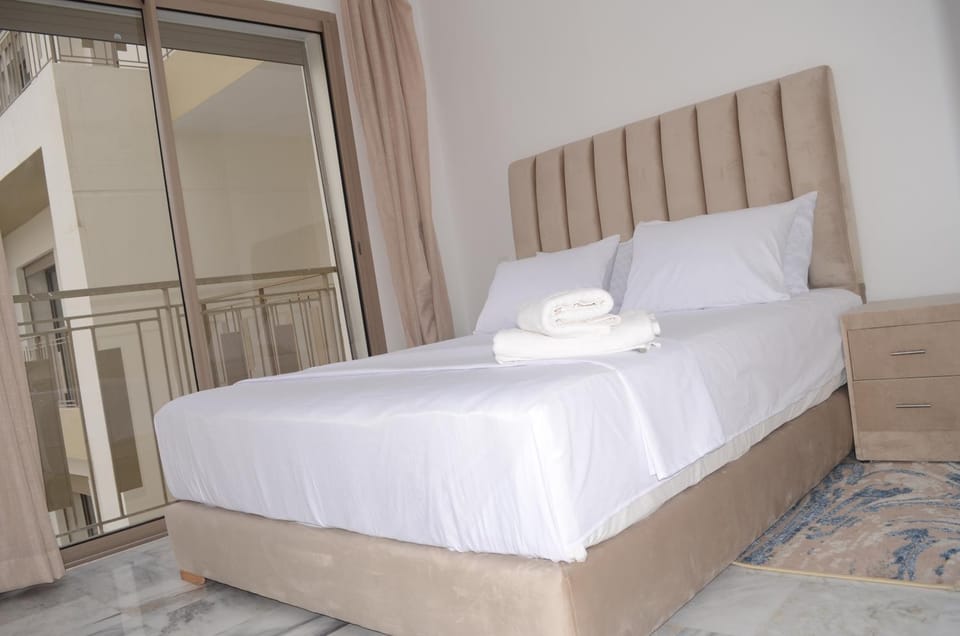 Bed, Bedroom, towels