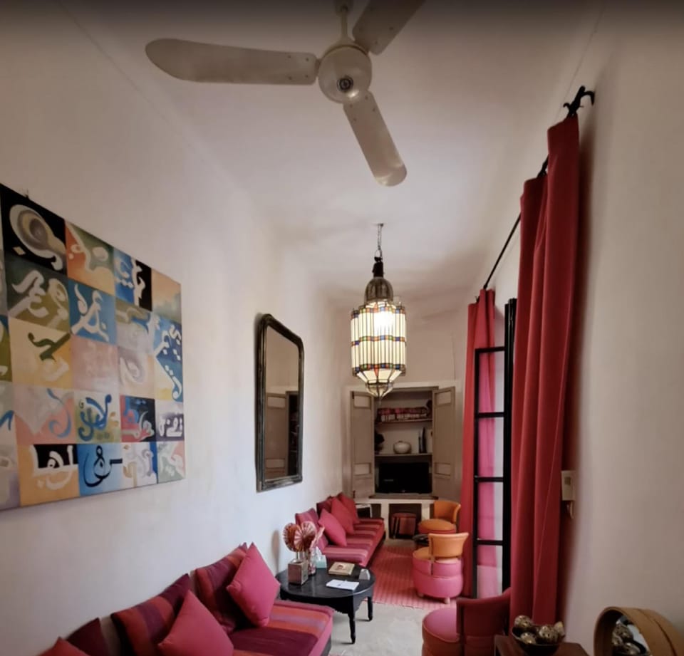 Living room, Seating area, fireplace