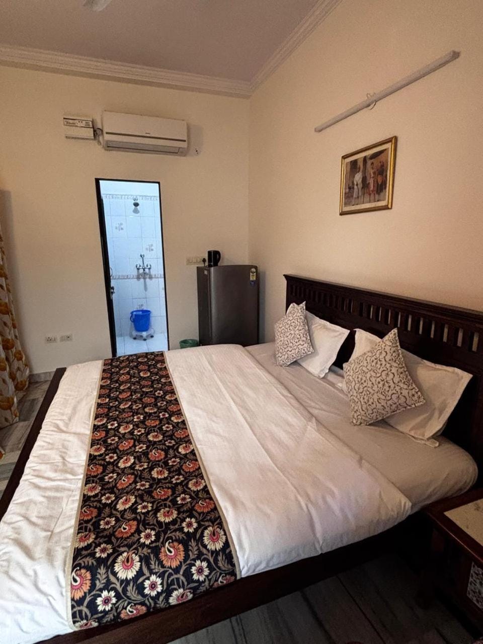 Bed, Photo of the whole room, Bedroom, air conditioner
