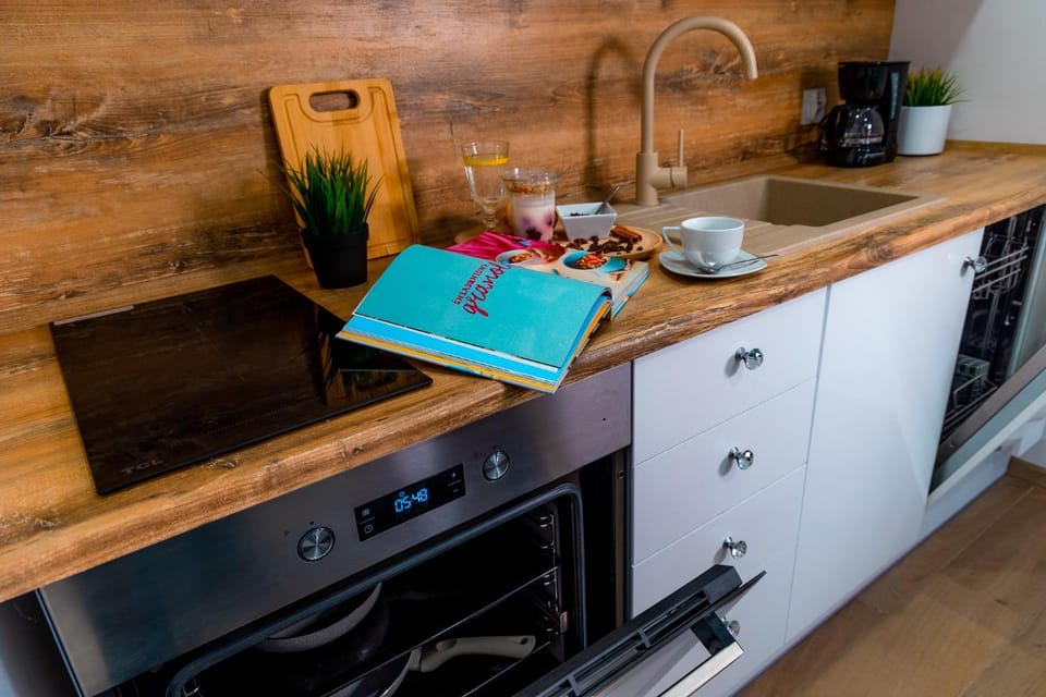 Kitchen or kitchenette, dishwasher, pet friendly, stove
