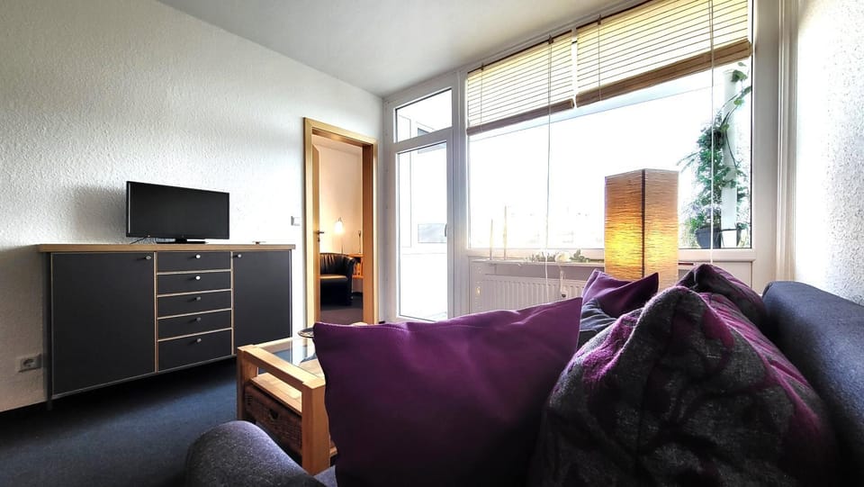 Communal lounge/ TV room, TV and multimedia, Seating area, Evening entertainment