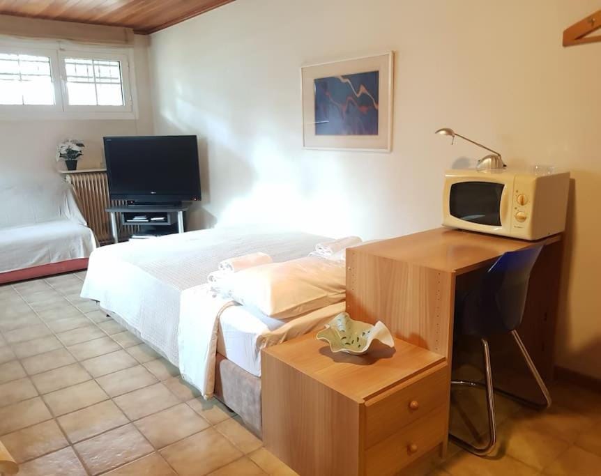 Beautiful Studio at Glyfada Apartment in South Athens