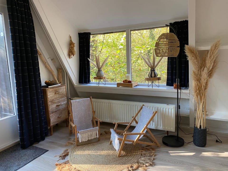 Property building, Seating area