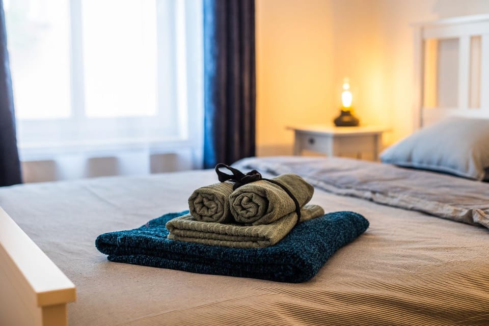 Bed, Photo of the whole room, Bedroom, towels