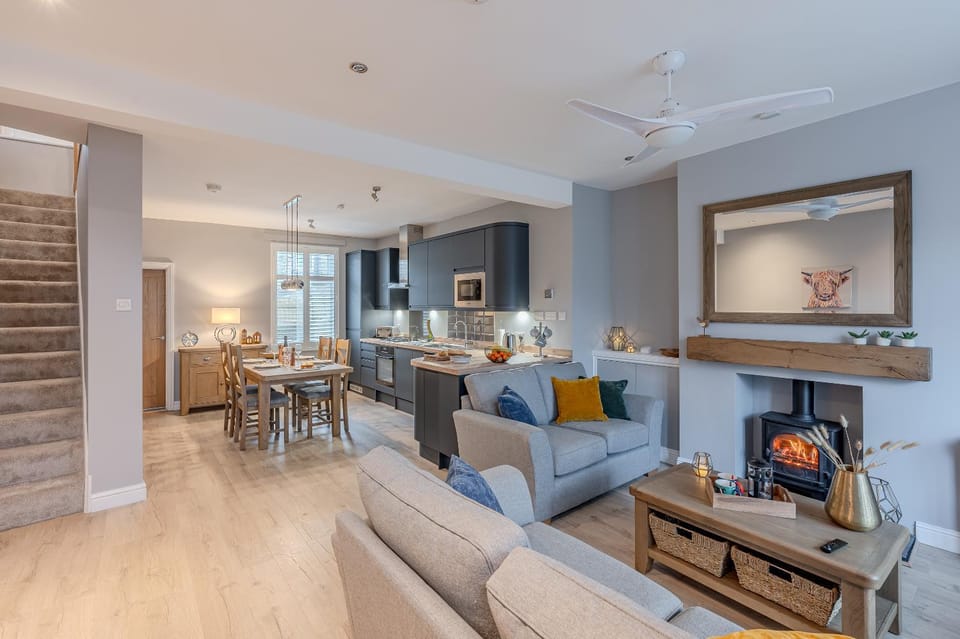 Living room, Dining area