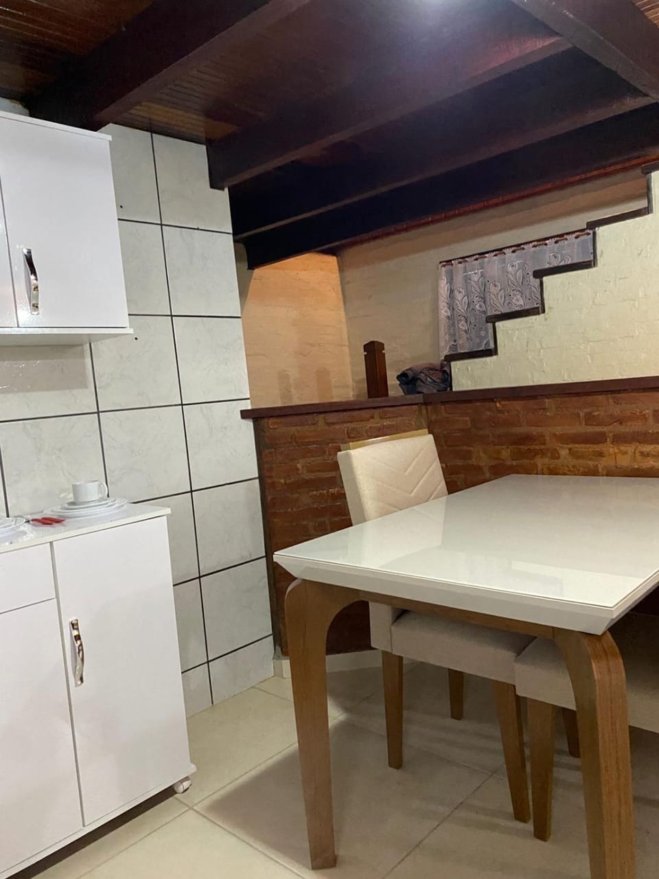 Kitchen or kitchenette, Dining area