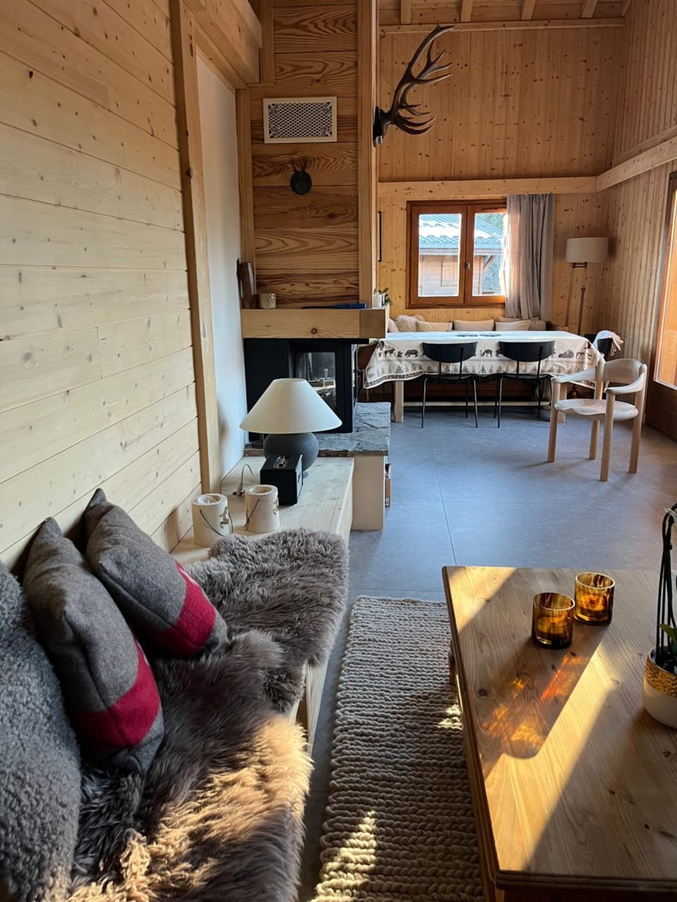 Living room, Seating area, Dining area