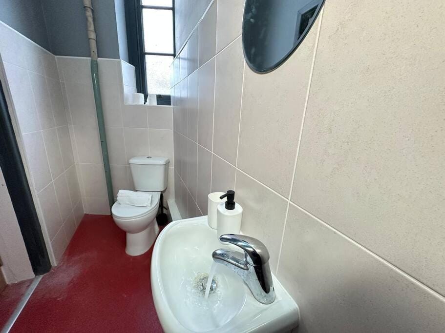 Modern 3-Bed Haven in West Midlands! Apartment in England