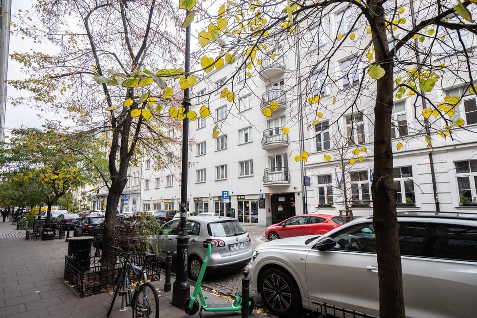Day, Neighbourhood, Street view, Location, Parking