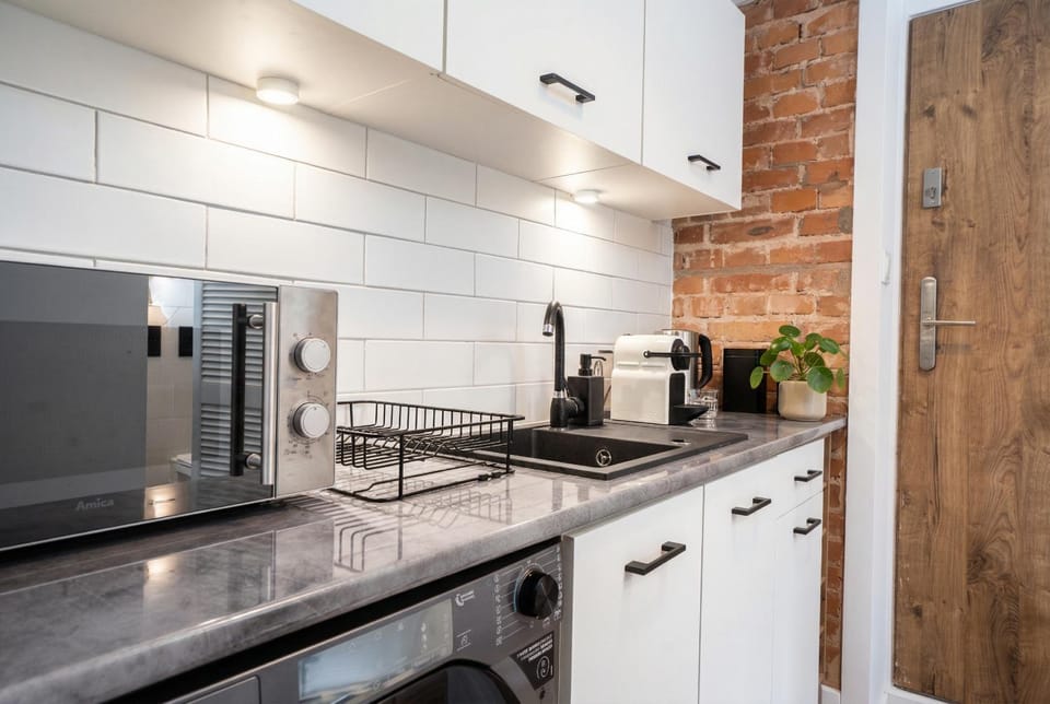 Kitchen or kitchenette, oven