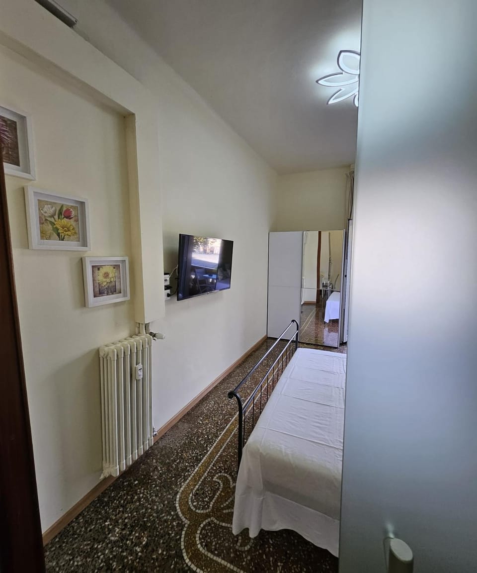 Bed, TV and multimedia