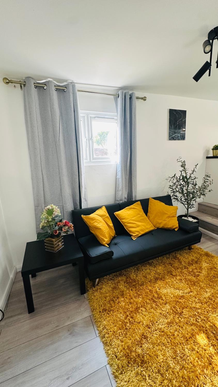 TV and multimedia, Living room, Photo of the whole room, Seating area
