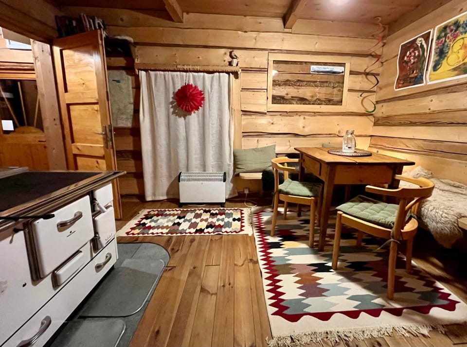 Kitchen or kitchenette, Seating area, Dining area