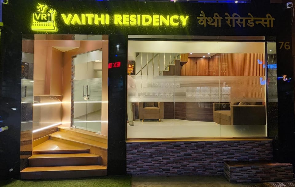 Property building, Facade/entrance, Property logo or sign