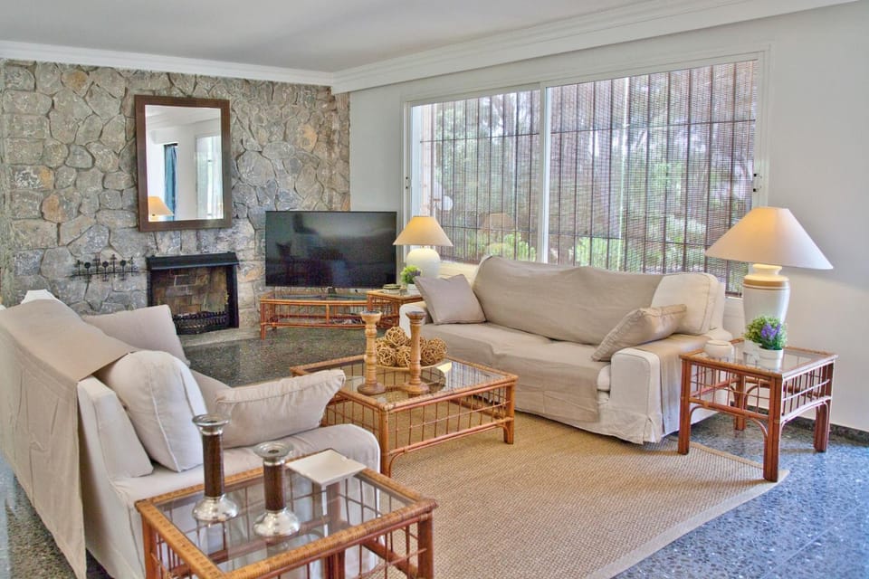 TV and multimedia, Living room, Seating area, flat iron
