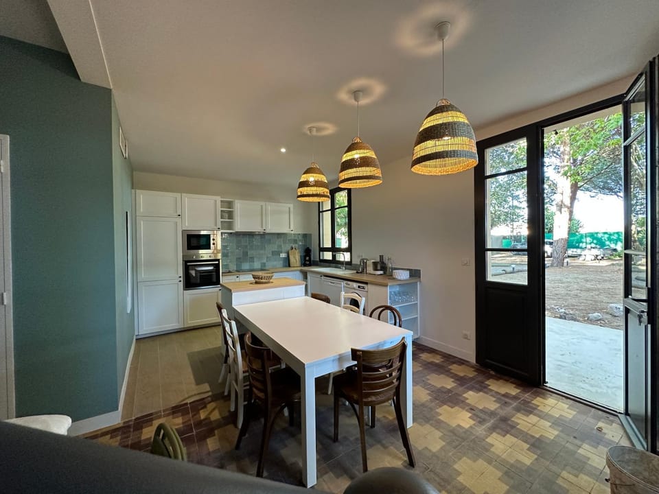 Coffee/tea facilities, Kitchen or kitchenette, minibar, pet friendly, stove