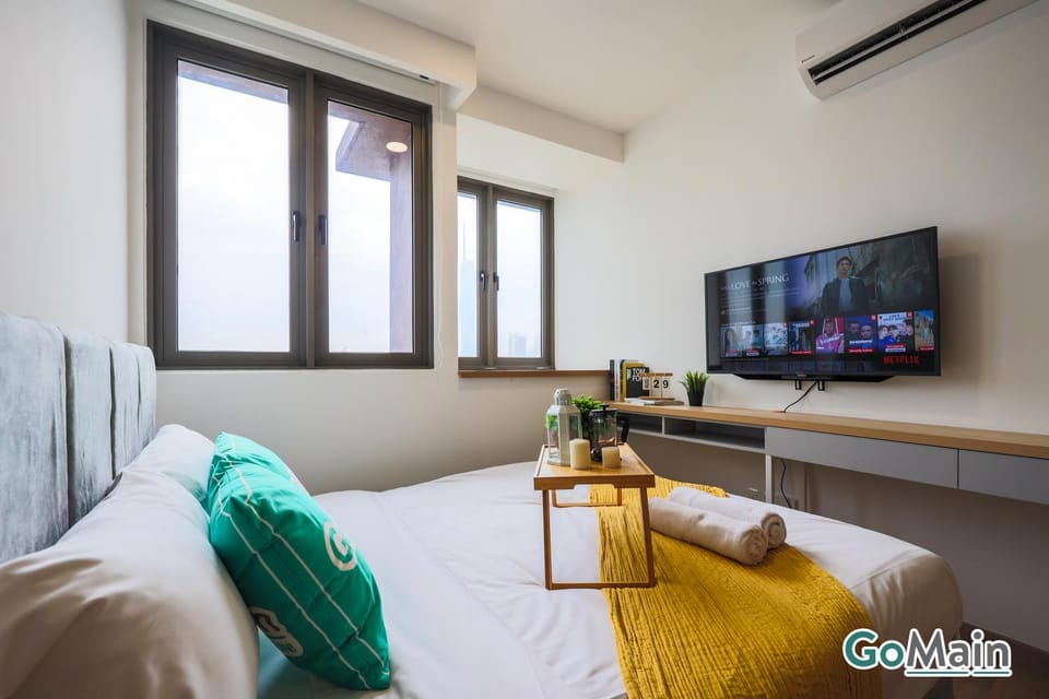 Bed, TV and multimedia, Photo of the whole room, Bedroom, towels