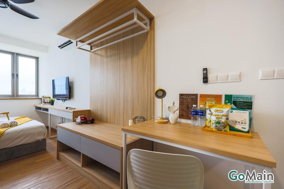 TV and multimedia, Food and drinks, Photo of the whole room, Food