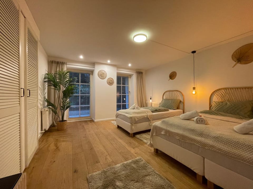 Bed, Photo of the whole room, Bedroom, Inner courtyard view
