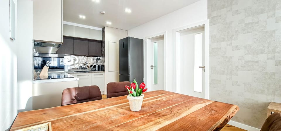 Dining area, kitchen
