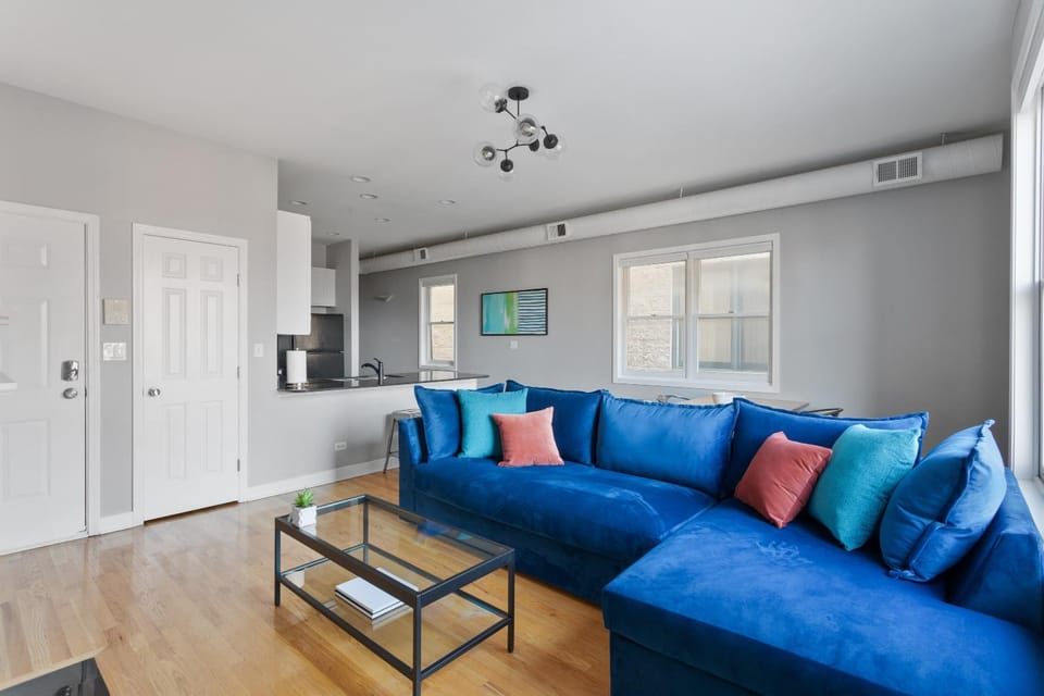 The Upscale Getaway Near Downtown Apartment in Chicago